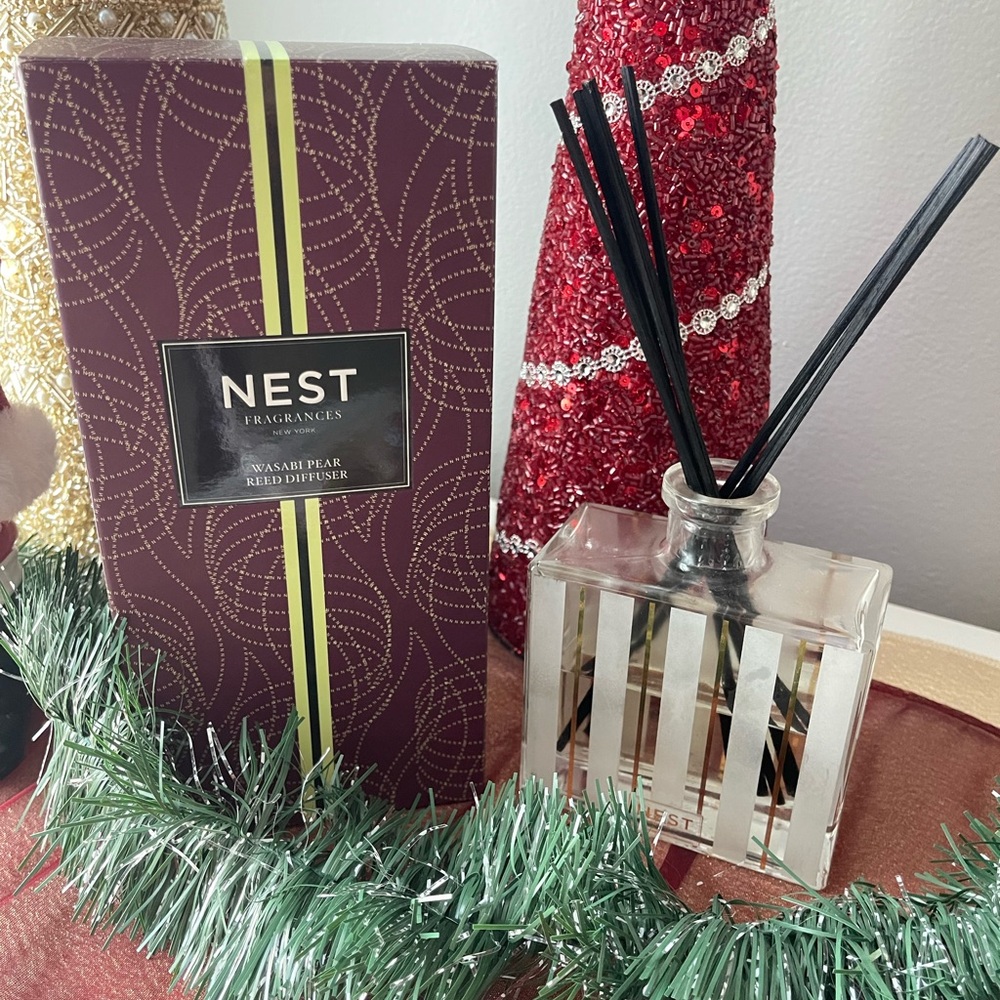 NEST Fragrances Wasabi Pear Reed Diffuser - Black and Gold - New - Picture 2 of 2
